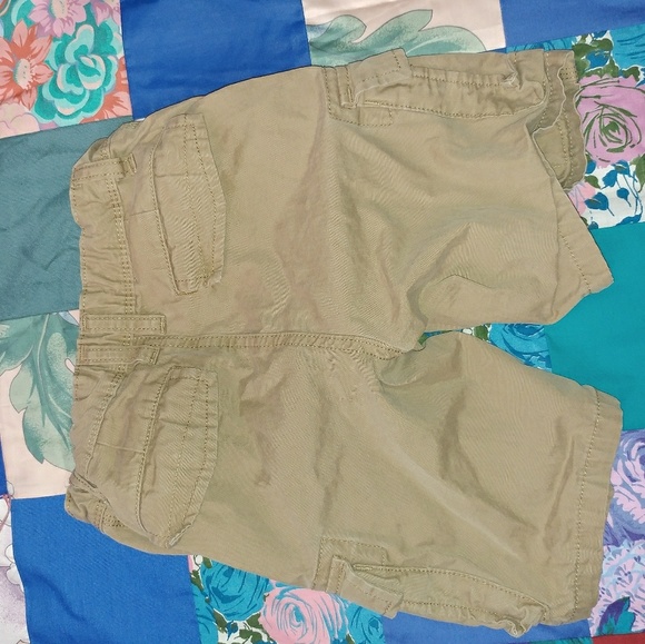 Gap Kids khaki cargo shorts - Picture 3 of 3